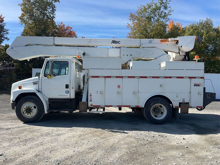 2002-freightliner-fl70-image-8