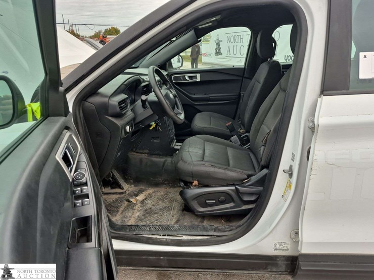 2021-ford-explorer-image-10