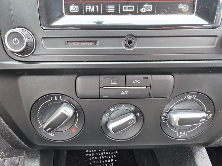 #25322-•-2017-volkswagen-jetta-passenger-car-image-44