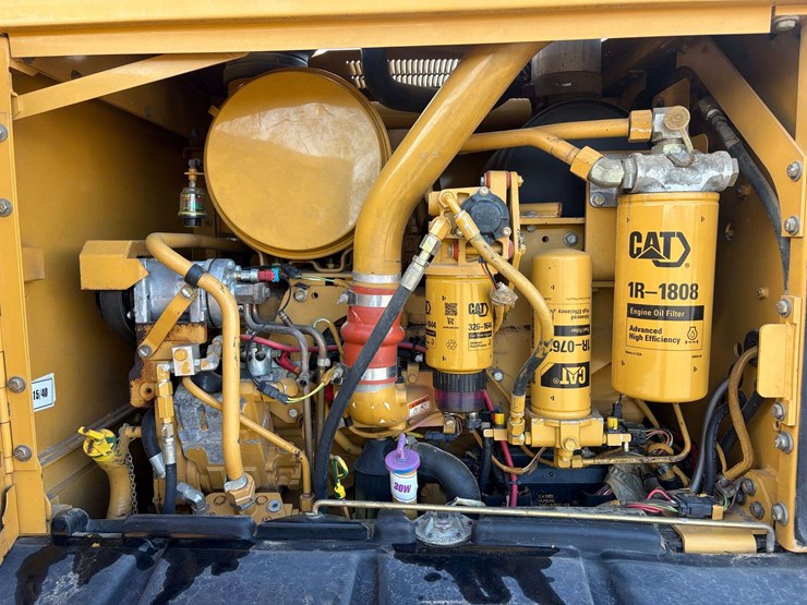 2001-caterpillar-12h-image-39