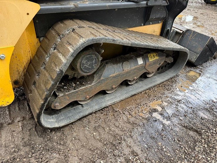 new-holland-c332-image-18