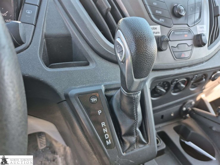 2015-ford-transit-image-19