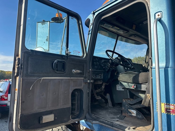 1994-mack-cl713-image-27