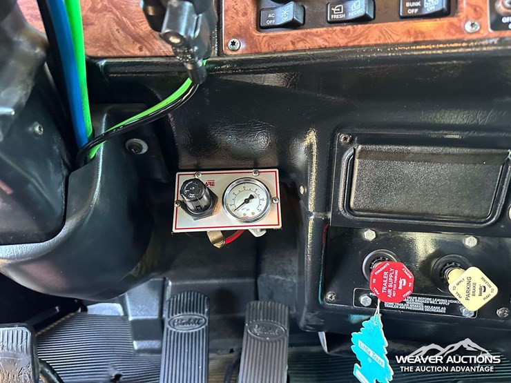 peterbilt-378-image-18