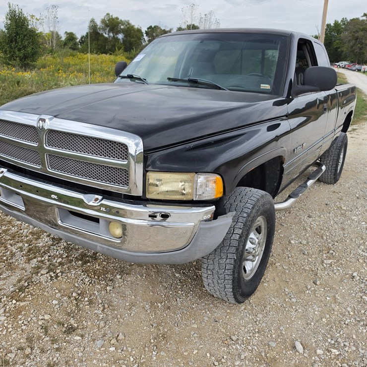 #25320 • 2001 Dodge Ram Pickup Pickup Truck