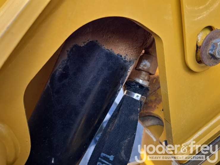 2019-caterpillar-259d3-image-23