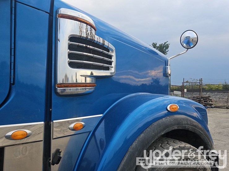 2019-freightliner-122sd-image-50