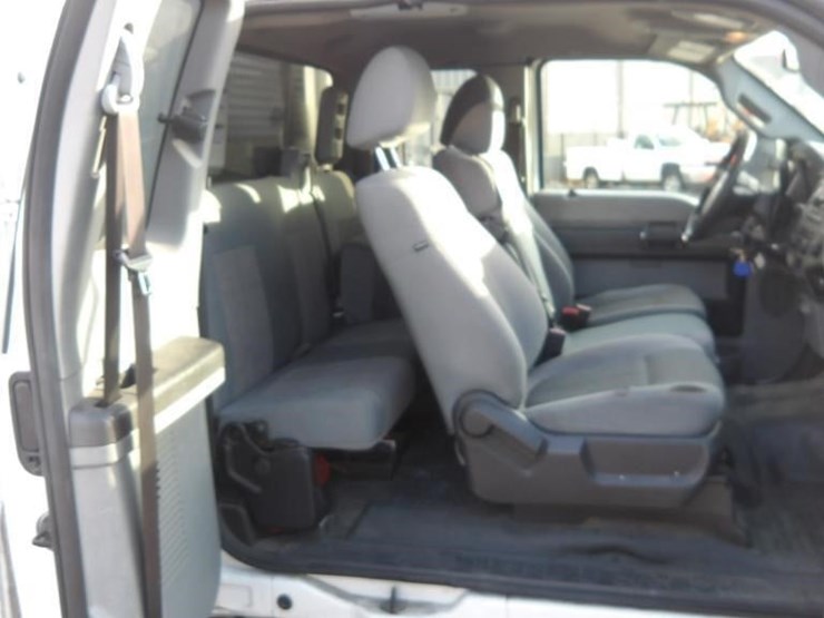 2011-ford-f550-image-17