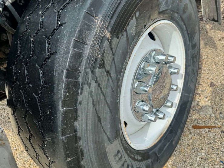 2007-sterling-lt7500-image-27