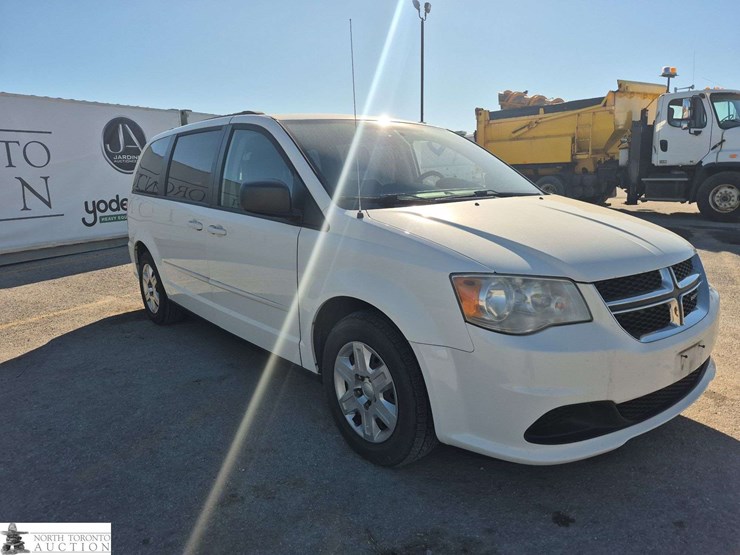 2011-dodge-grand-caravan-se-image-3