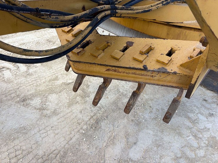 2001-caterpillar-12h-image-23