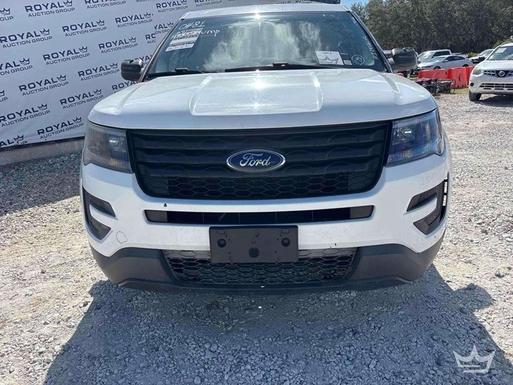 2016-ford-explorer-image-28