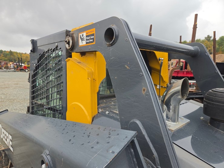 2018-deere-333g-image-37