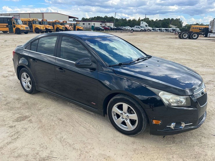 2014-chevrolet-cruze-4-door-sedan-(101,237-miles)-image-4
