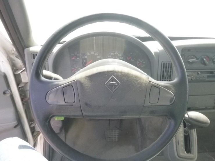 2005-international-durastar-4200-image-8