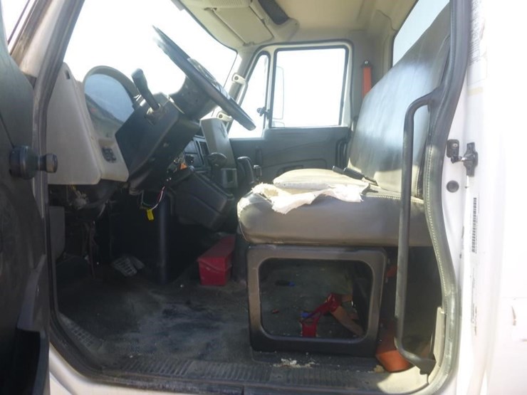 2016-international-durastar-4300-image-14