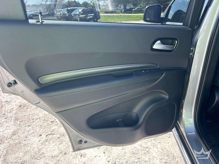 2021-dodge-durango-image-17