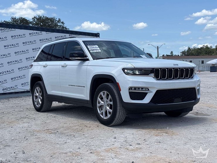 2022-jeep-grand-cherrokee-suv-image-2