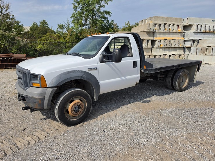 2005-ford-f550-image-3