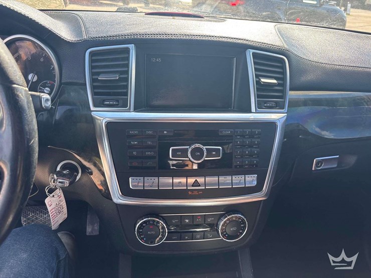 2014-mercedes-benz-gl450-image-15