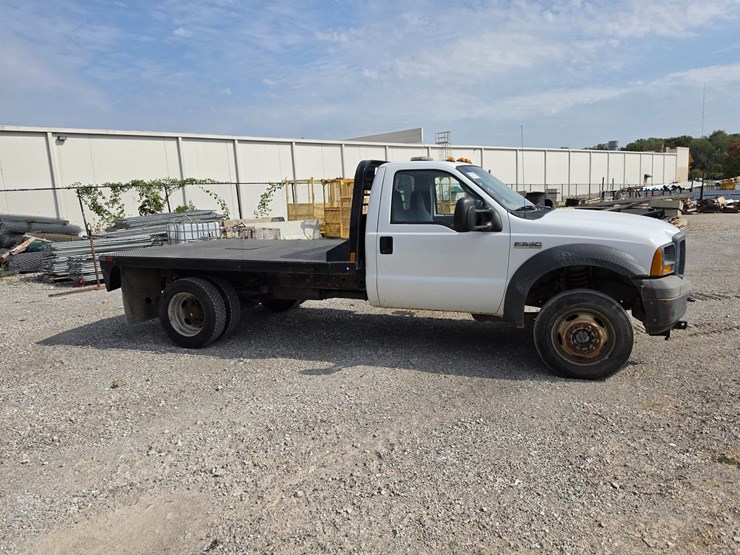 2005-ford-f550-image-21