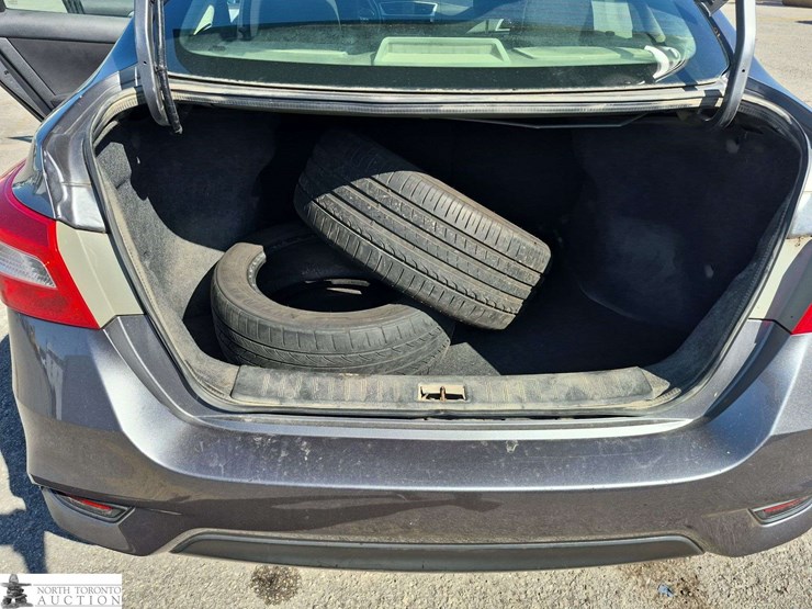 2018-nissan-sentra-sv-4dr-sedan-image-26