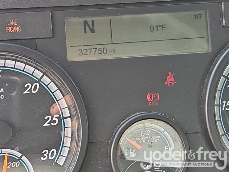 2017-freightliner-cascadia-113-image-37