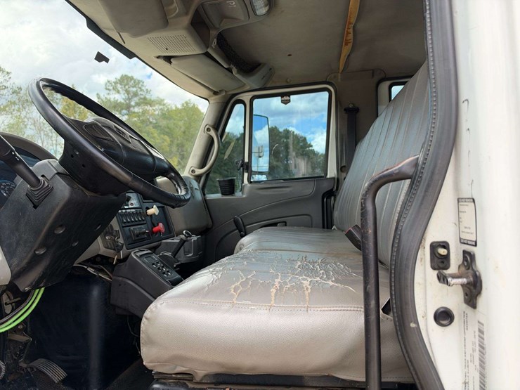 2009-international-durastar-4300-image-10