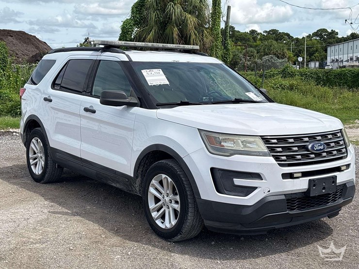 2016-ford-explorer-image-2