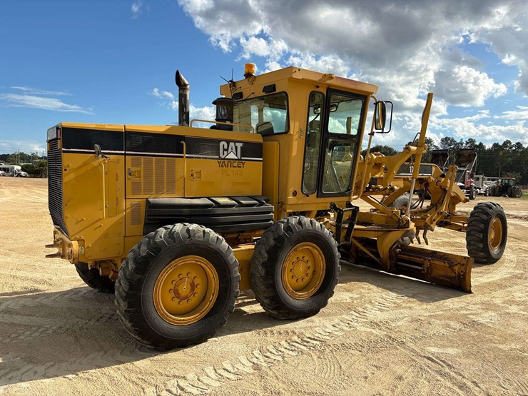 2001-caterpillar-12h-image-3