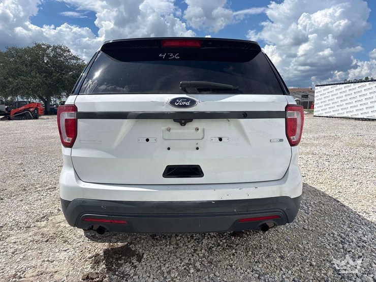 2016-ford-explorer-image-24