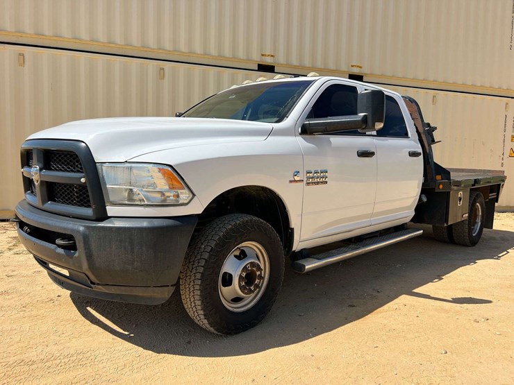 2015-dodge-3500-image-1