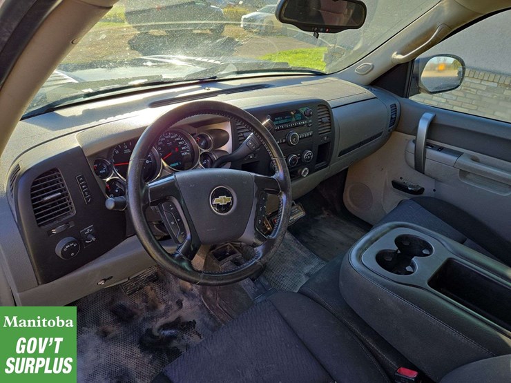 2012-chevrolet-silverado-2500hd-image-17