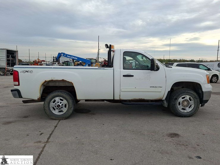 2011-gmc-sierra-2500hd-image-4
