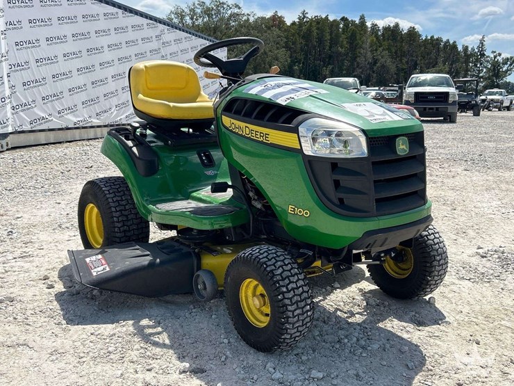 2019-john-deere-e100-42in-riding-mower-image-2