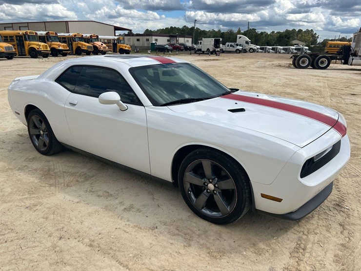 2013-dodge-challenger-2-door-coupe-(183,401-miles)-image-4