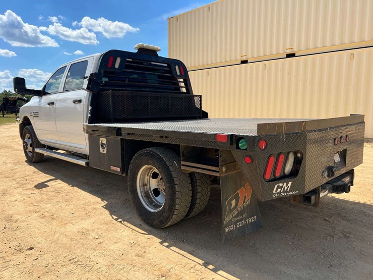 2015-dodge-3500-image-2