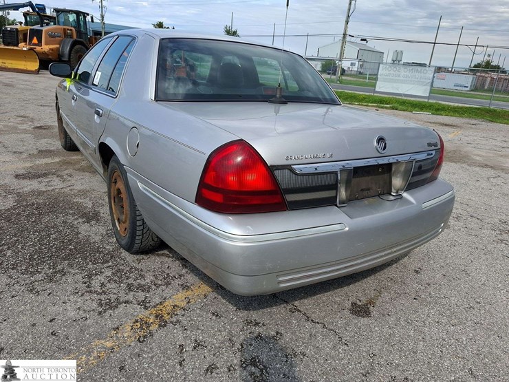 2006-mercury-grand-marquis-ls-premium-4dr-sedan-image-7