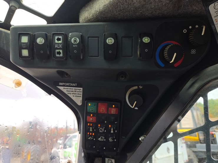 2020-deere-331g-image-41