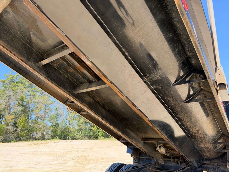 2020-peterbilt-348-image-27