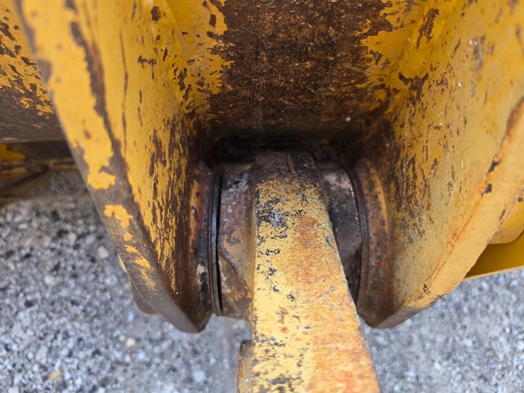 2007-caterpillar-953d-image-87