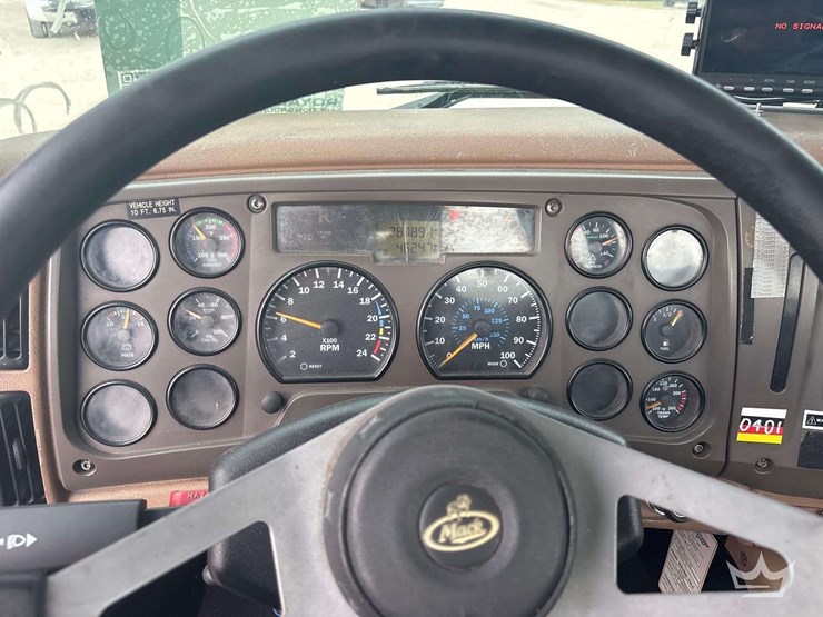 2004-mack-granite-cv713-image-26