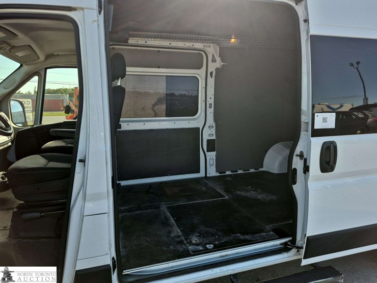 2019-ram-promaster-cargo-van-image-25