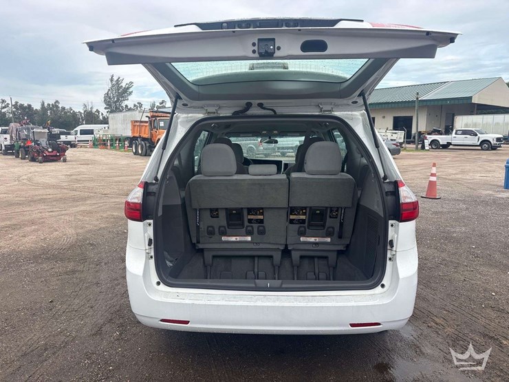 2017-toyota-sienna-image-20
