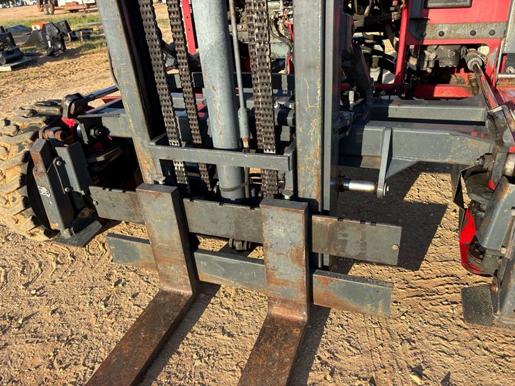 2004-moffett-m5500-image-13