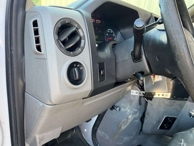 2012-ford-e350-image-11