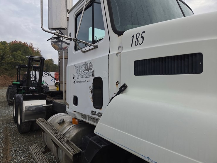 2000-mack-ch613-image-14