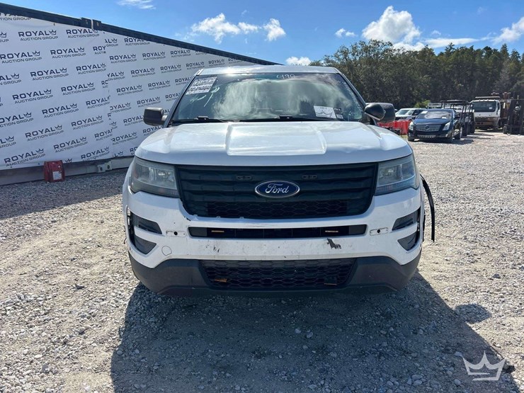 2016-ford-explorer-image-23