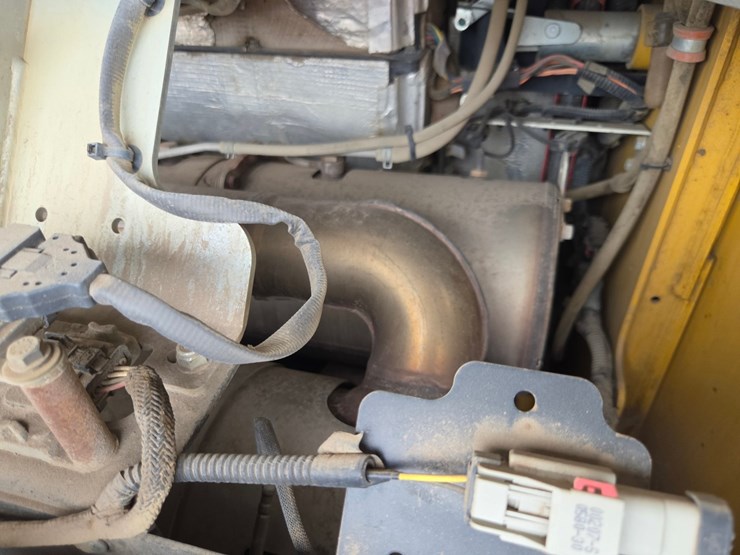 2020-deere-331g-image-31