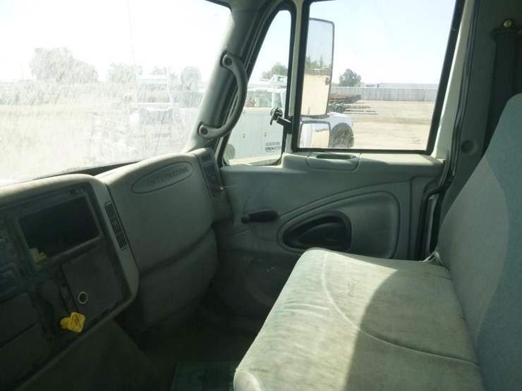 2005-international-durastar-4200-image-15